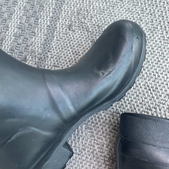US 6 tall Hunter rain boots - Picture 4 of 6